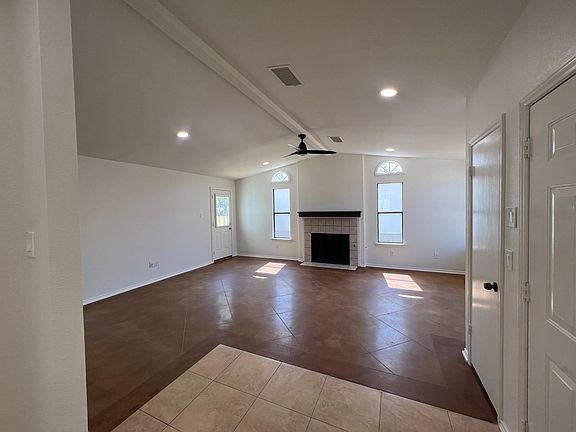 5th image of 4607 Alta Loma Dr