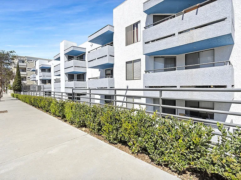 Harbor Terrace — Photo 33