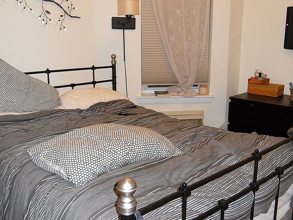 5th image of 240 E 89th St APT 2C