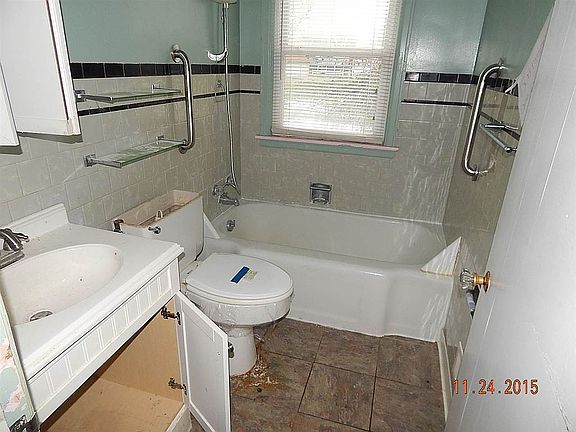 5th image of 701 27th Avenue Ct