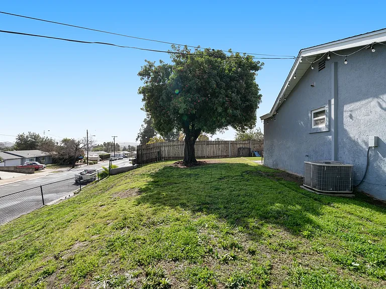 9483 Pennywood Rd — Photo 31