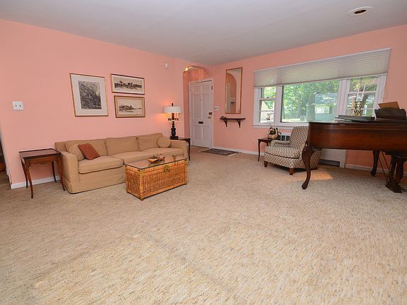 4th image of 6 Westminster Dr