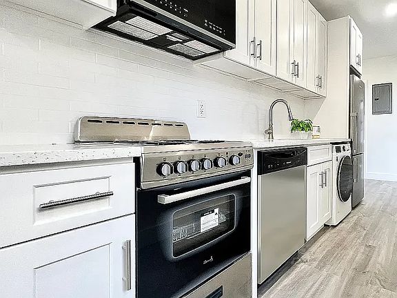 3rd image of 953 Columbus Ave #4R