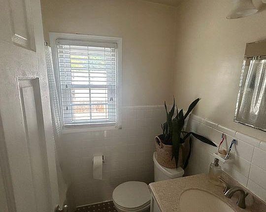 3rd image of 734 N Oakland St #734