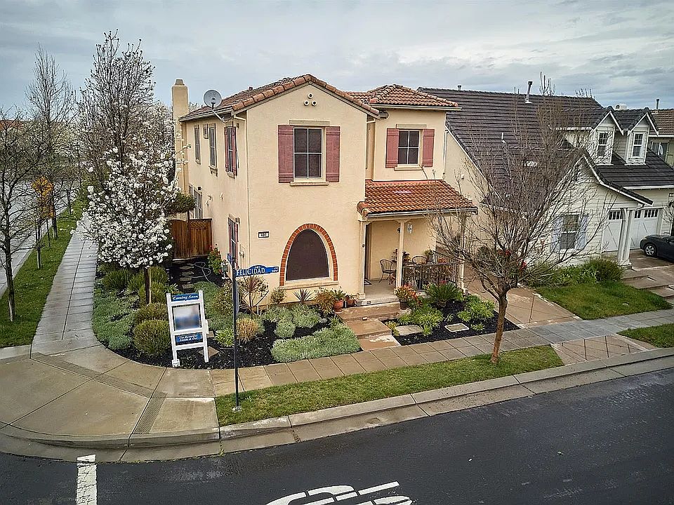 1st image of 497 W Felicidad Ave