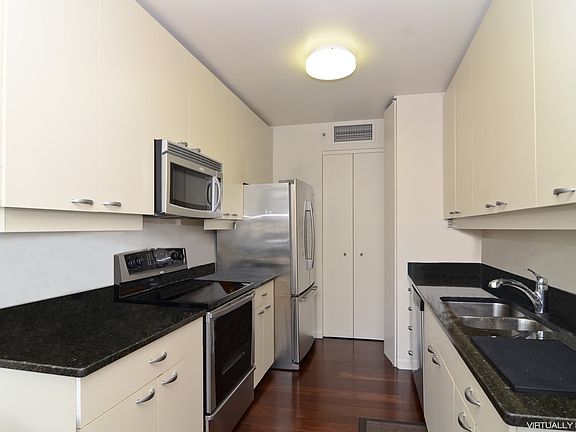 4th image of 400 E Ohio St APT 2804