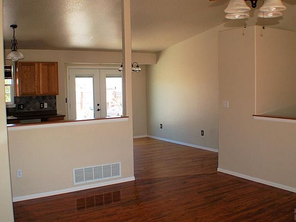 3rd image of 869 E Chelsea Dr
