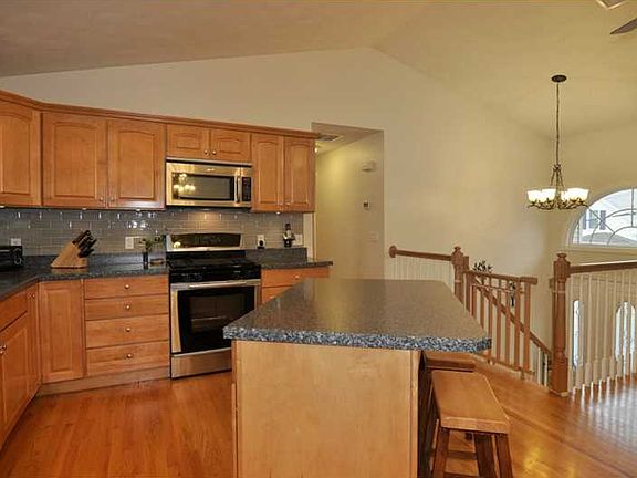 3rd image of 11 Union Ave