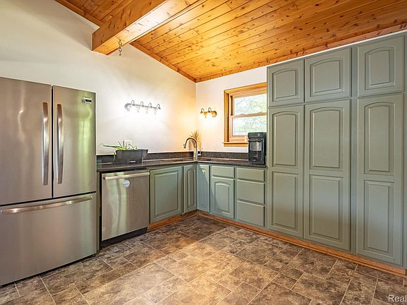 5th image of 4069 Loch Dr