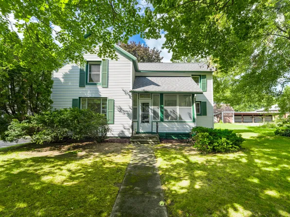 216 W Chart St, Plainwell, MI 49080