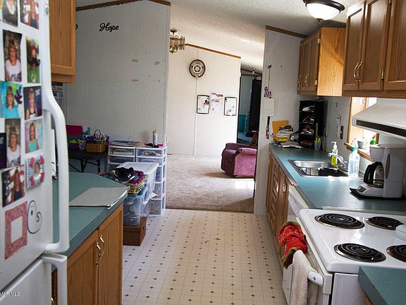 5th image of 601 Tonder St E
