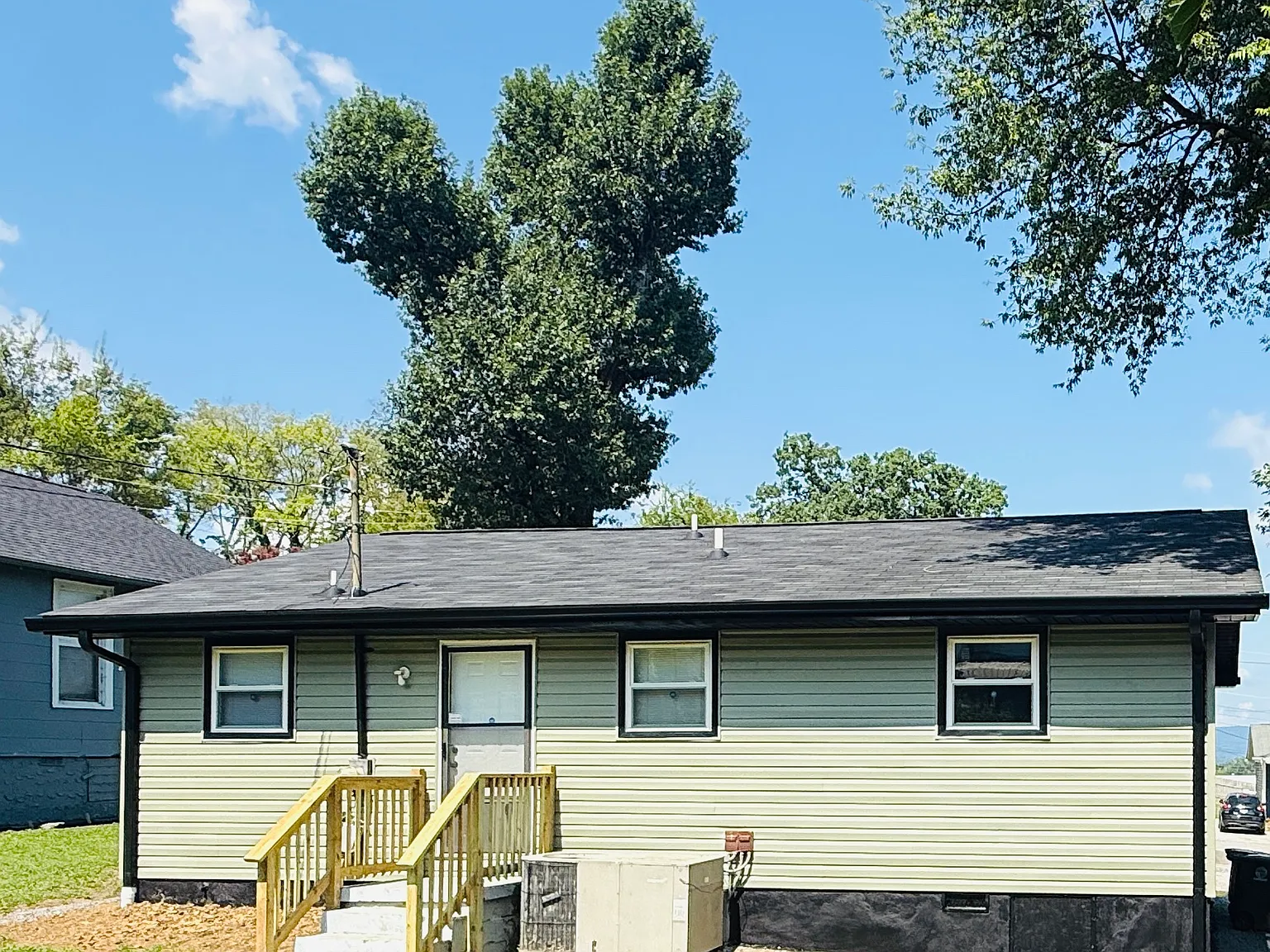 3 bed, 1000 sqft, $1,695 — Photo 3