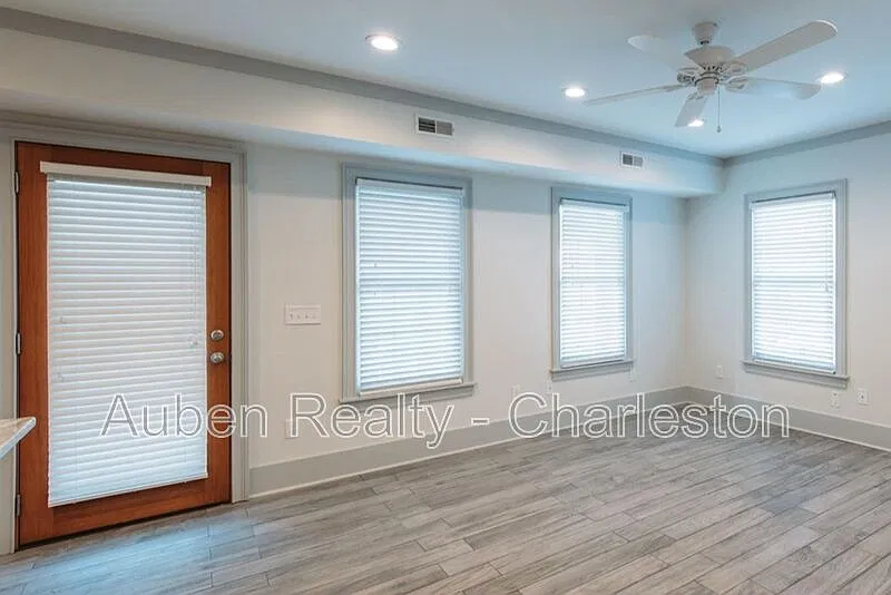 4 bed, 4.5 bath, 2050 sqft, $6,195 — Photo 4