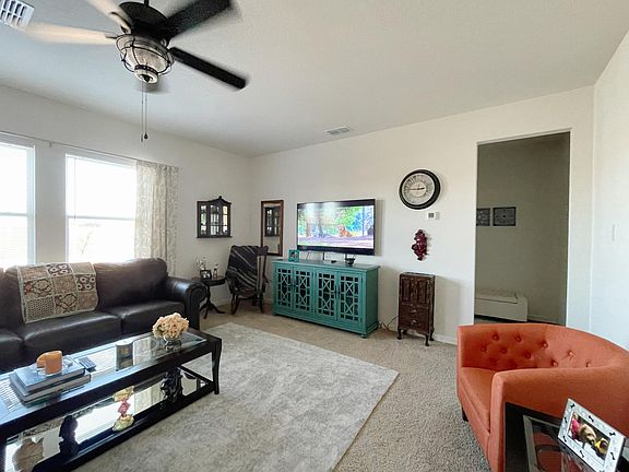 5th image of 808 Cherry Blossom St