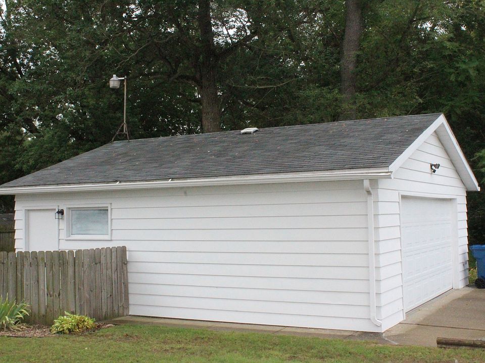 2nd image of 11135 E Circle Ave