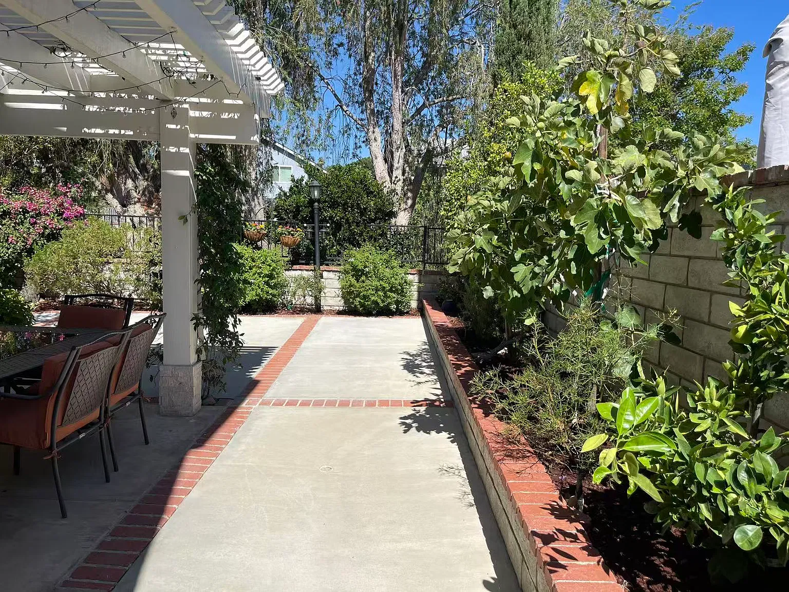 4 bed, 2214 sqft, $4,950 — Photo 3