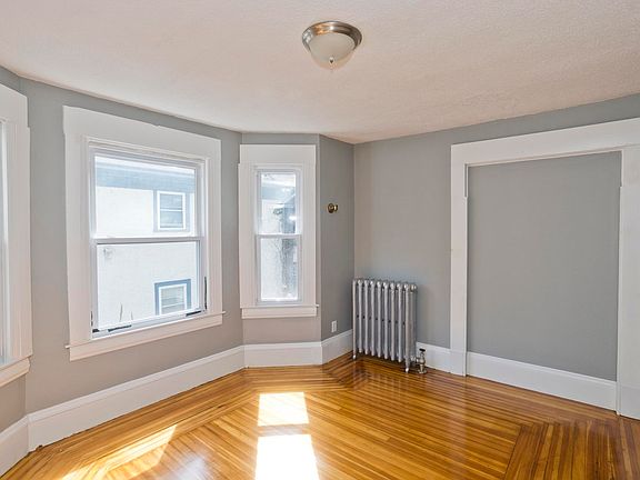 5th image of 122 Fort Pleasant Ave