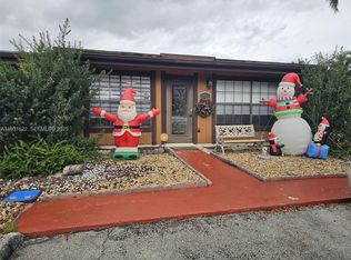 10371 Jasmine Ct, Pembroke Pines, FL 33026