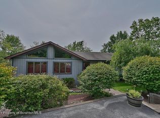 25 Lake View Dr, Tunkhannock, PA 18657