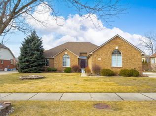 43369 Hoptree Dr, Sterling Heights, MI