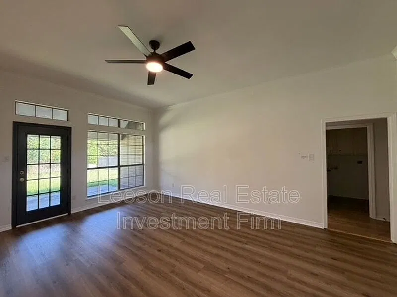 3 bed, 2.0 bath, 1547 sqft, $2,000 — Photo 4