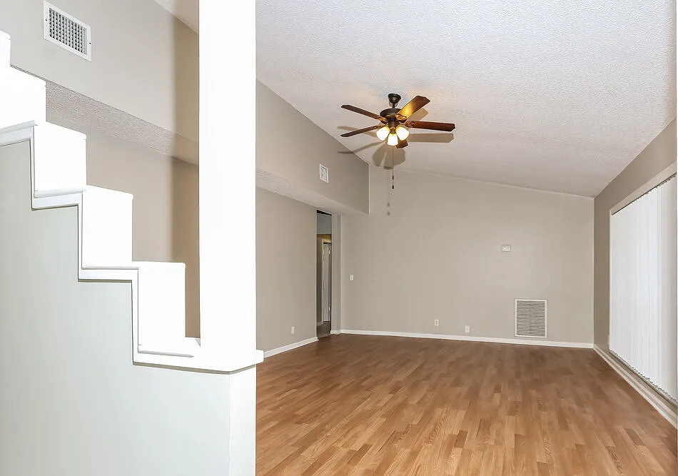 3 bed, 2.0 bath, 1848 sqft, $3,870 — Photo 3