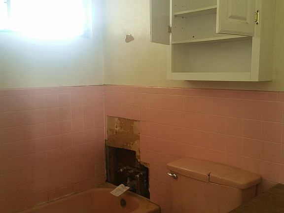 5th image of 304 NW Avenue I