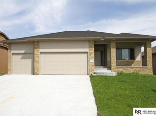 7720 Mandalay Dr, Lincoln, NE 68516
