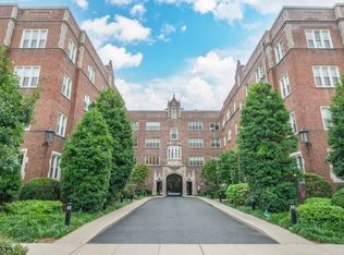 133 Summit Ave APT 19, Summit, NJ 07901