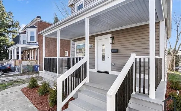 5 bed, 1762 sqft, $2,995 — Photo 2