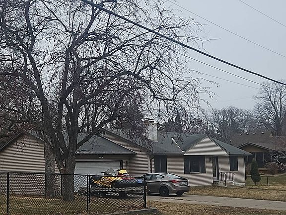 3rd image of 2609 34th Ave NE