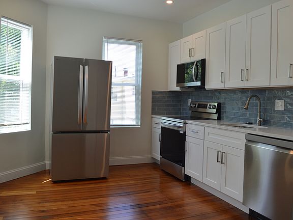 2nd image of 370B Centre St #2