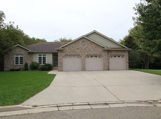 1249 Peregrine Ct, Burlington, WI 53105