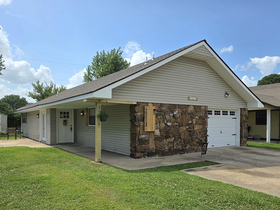 1st image of 2213 Willow Ln