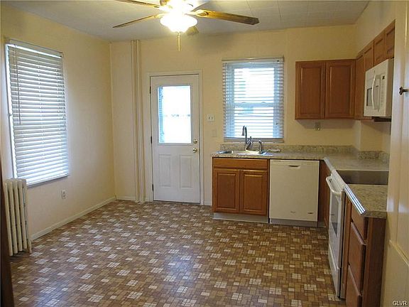eat in kitchen