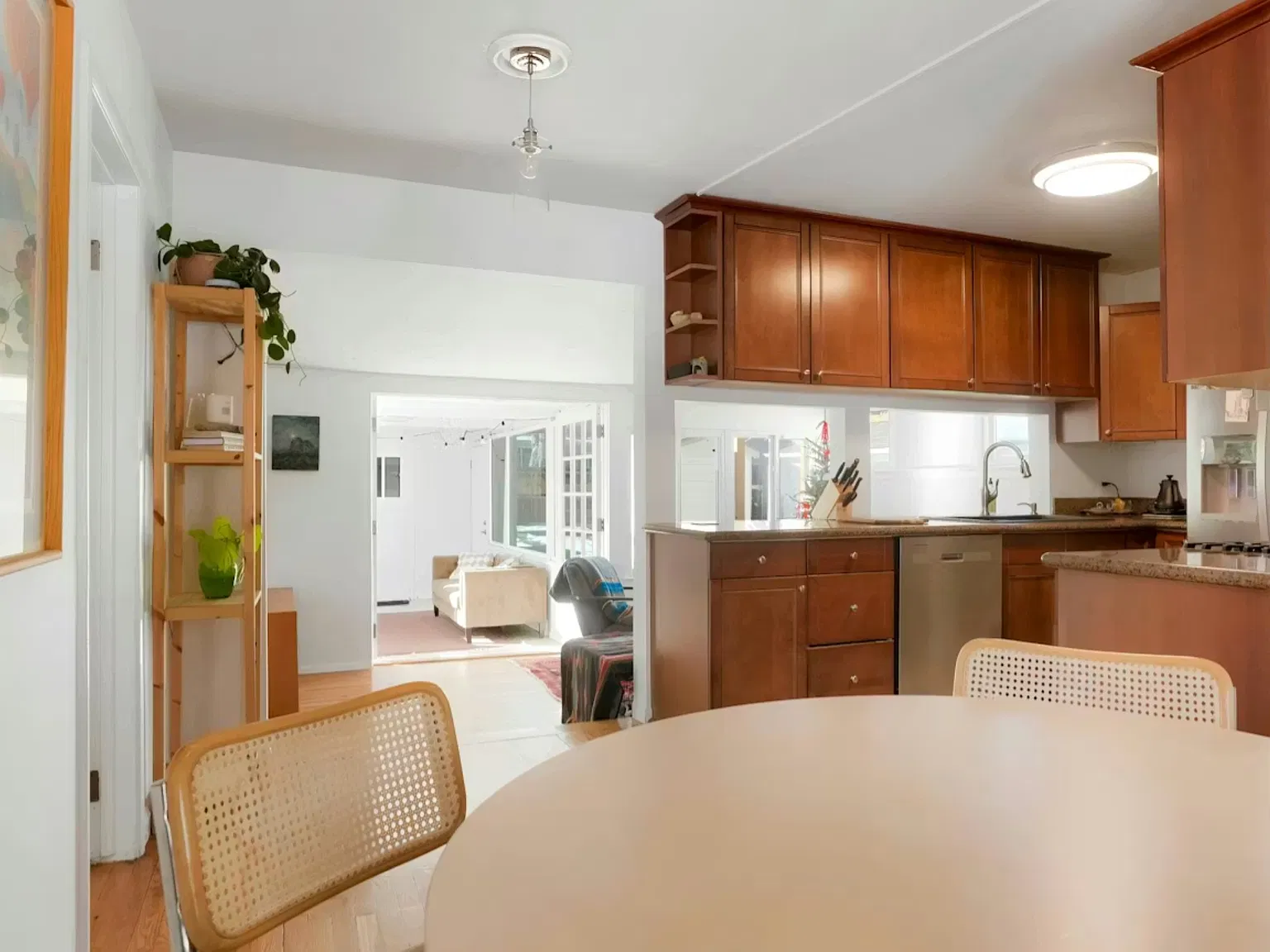 3 bed, 1300 sqft, $3,800 — Photo 2