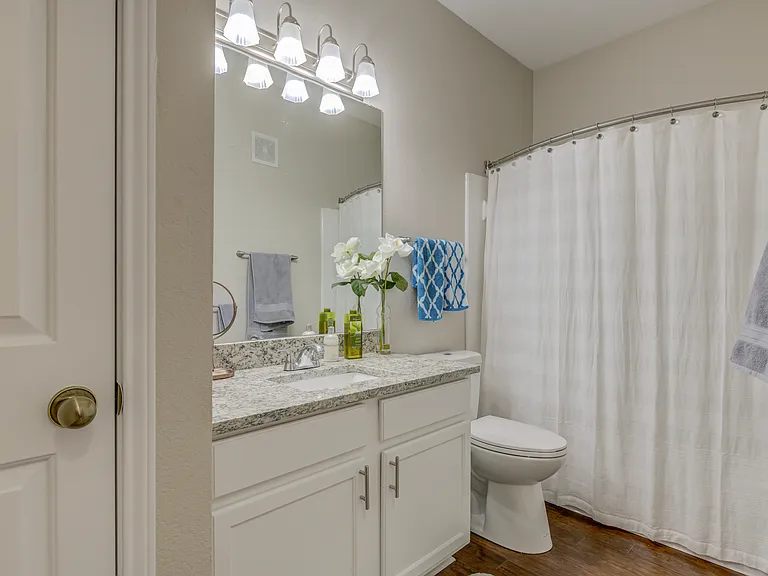 Water's Edge Apartment Homes — Photo 14