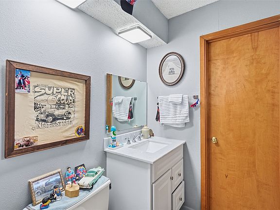 4th image of 1811 Iowa St