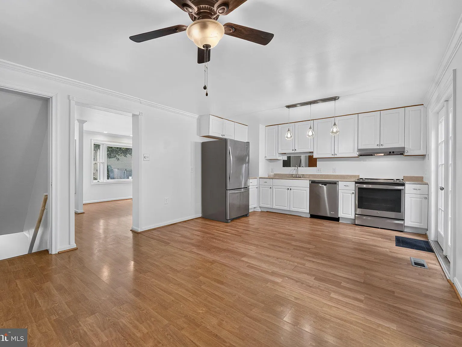 3 bed, 2.0 bath, 1620 sqft, $2,600 — Photo 4