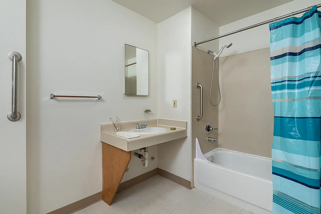 Oregon Apartments — Photo 1
