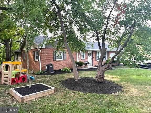 2nd image of 1024 Crestview Ave