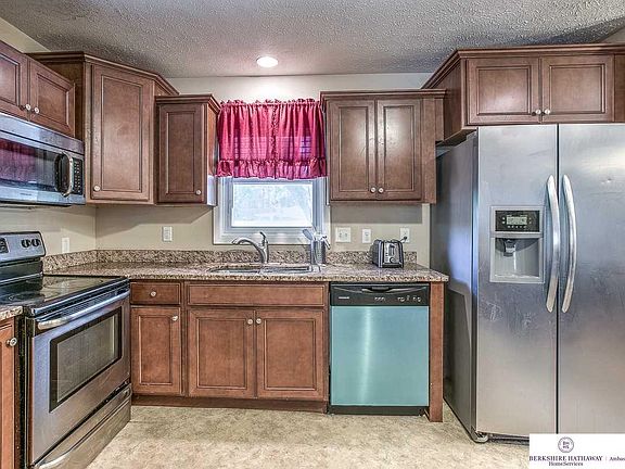 4th image of 3105 Joann Ave