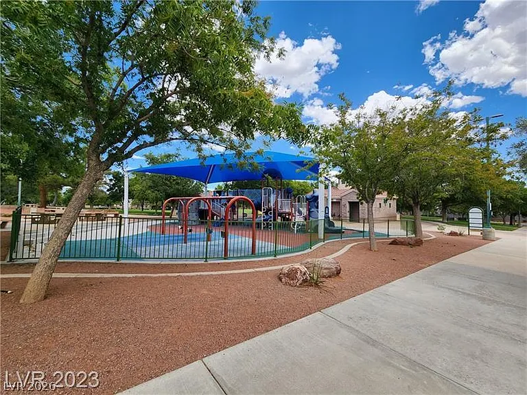 216 Misty Garden St — Photo 4