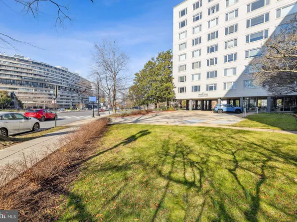 2475 Virginia Ave NW #111, Washington, DC 20037