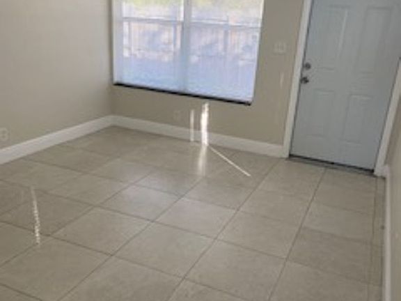 2nd image of 736 NE 40th St #736/2