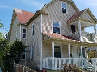 13 Amity Ct, Springfield, MA 01108