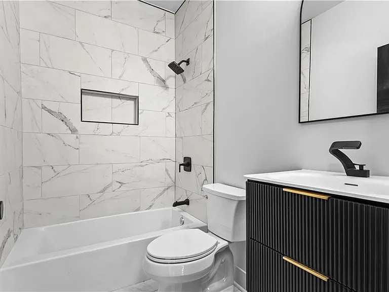 646 Robert St NW — Photo 19
