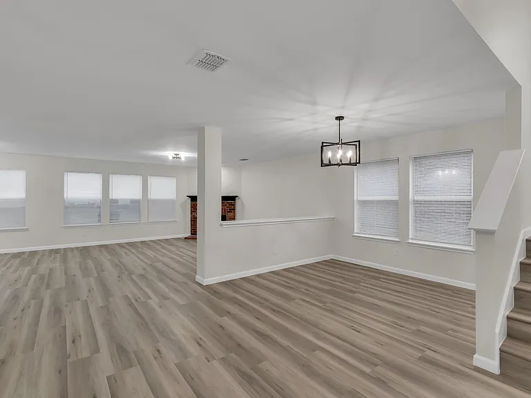 438 Stanley Falls Dr — Photo 2