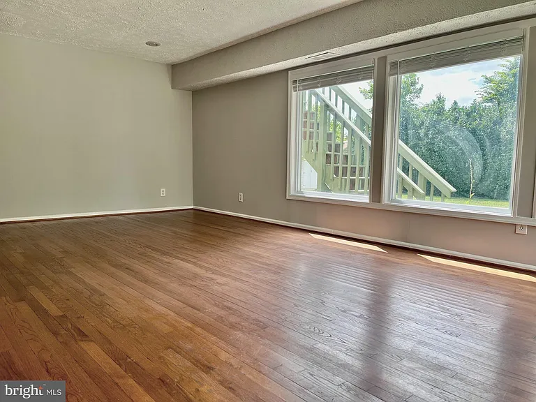 5350 Ravensworth Rd — Photo 9