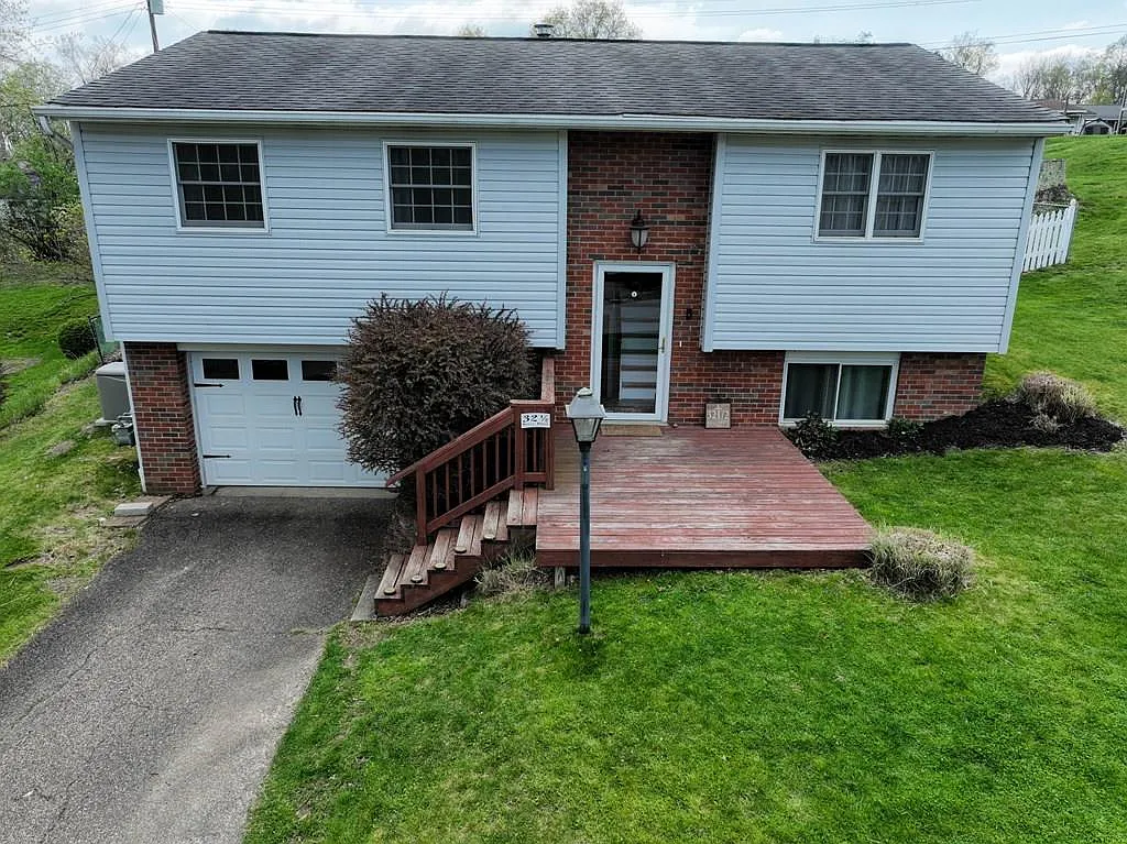 32 1/2 Kelly Dr photo 1